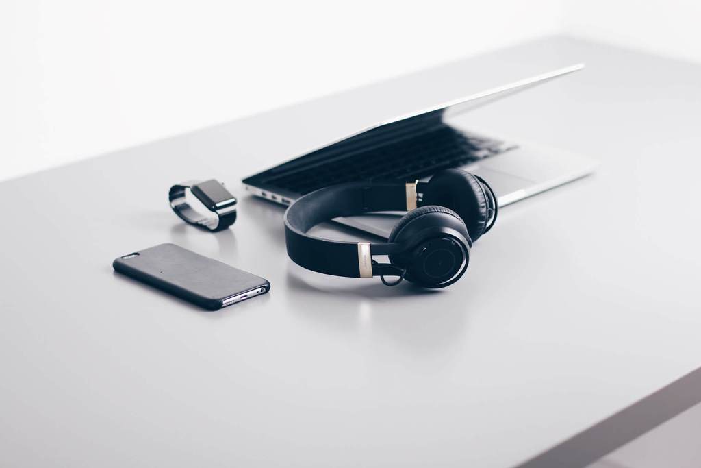 How to Set Up an Online Electronics Store